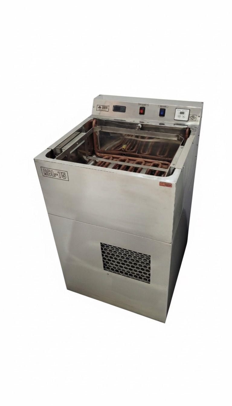 Resfriador Rápido para Leite Humano, modelo RBL-75, com agitação de frascos